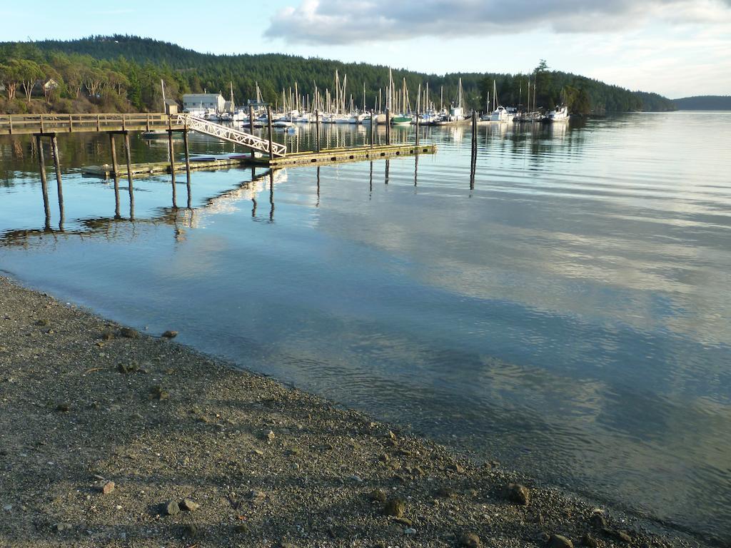 Kingfish Inn West Sound Room photo